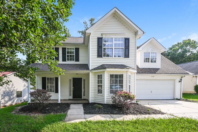 2,280/Mo, 7425 Saddle Trail Ln Charlotte, NC 28269 Front View