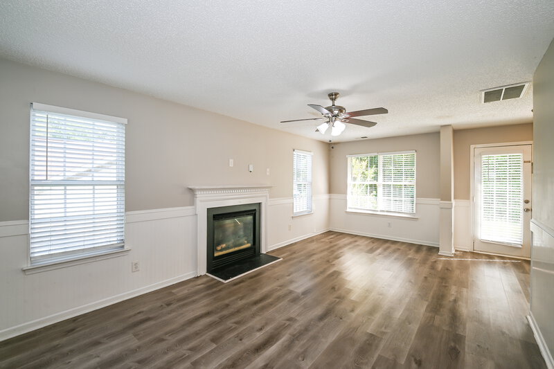 2,280/Mo, 7425 Saddle Trail Ln Charlotte, NC 28269 Living Room View