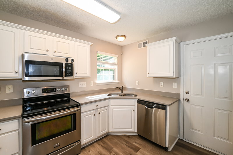 2,280/Mo, 7425 Saddle Trail Ln Charlotte, NC 28269 Kitchen View 2
