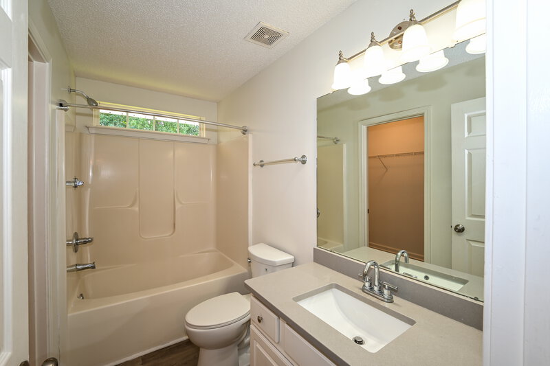 2,280/Mo, 7425 Saddle Trail Ln Charlotte, NC 28269 Main Bathroom View