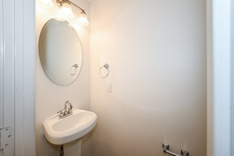 2,280/Mo, 7425 Saddle Trail Ln Charlotte, NC 28269 Bathroom View 2