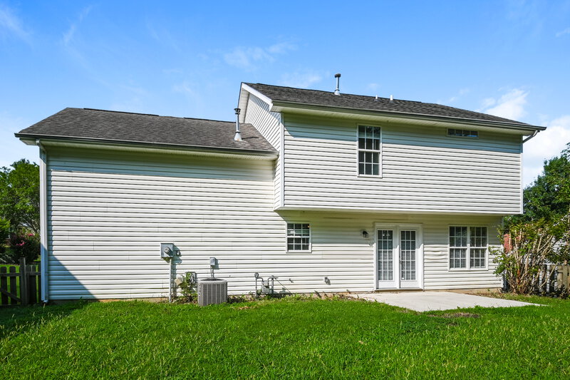 2,280/Mo, 7425 Saddle Trail Ln Charlotte, NC 28269 Rear View