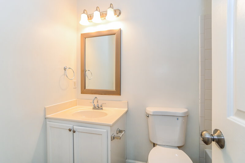 1,940/Mo, 10125 Illoria Dr Charlotte, NC 28273 Main Bathroom View