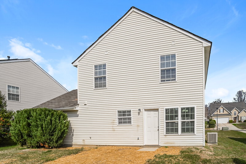 1,940/Mo, 10125 Illoria Dr Charlotte, NC 28273 Rear View