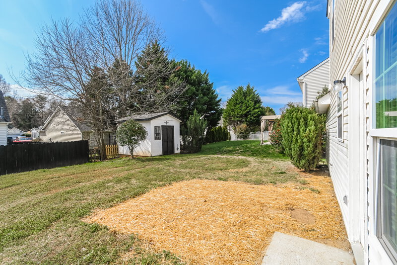 1,940/Mo, 10125 Illoria Dr Charlotte, NC 28273 Backyard View