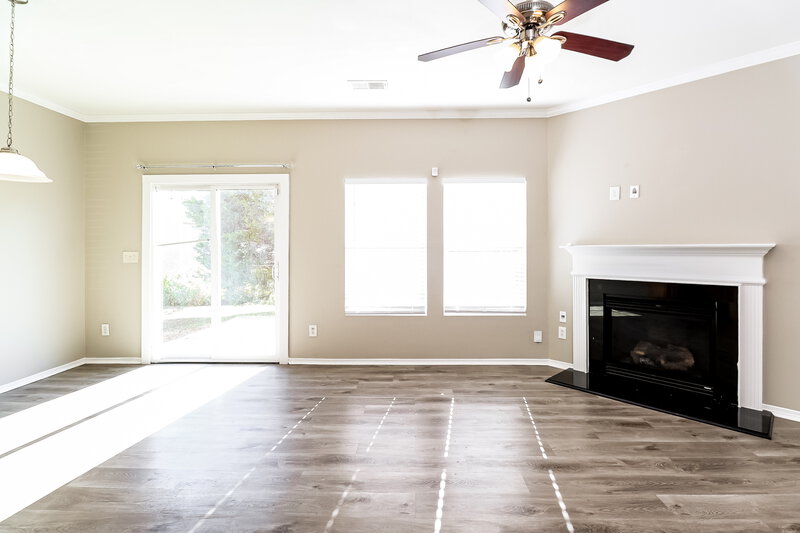 1,975/Mo, 4611 Meadowfield Rd Charlotte, NC 28215 Living Room View 2