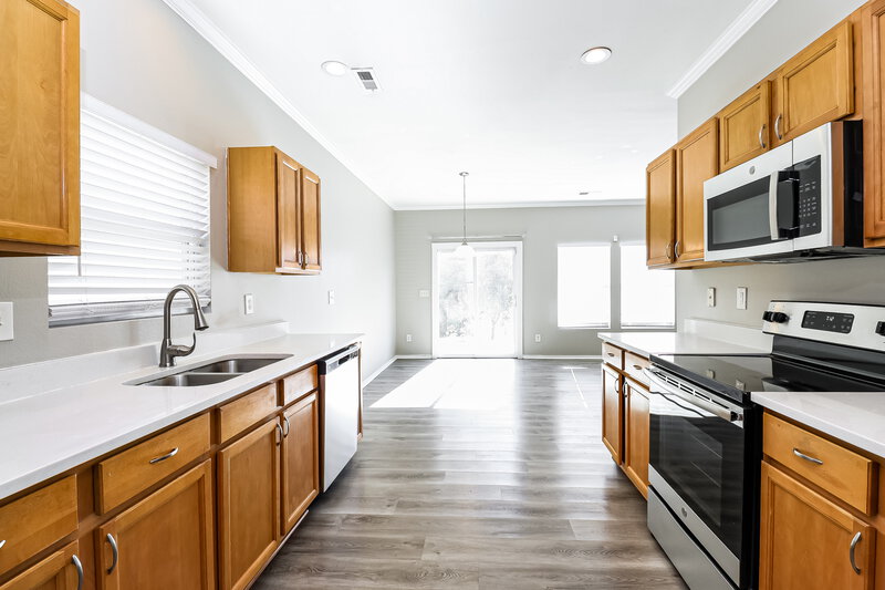 1,975/Mo, 4611 Meadowfield Rd Charlotte, NC 28215 Kitchen View