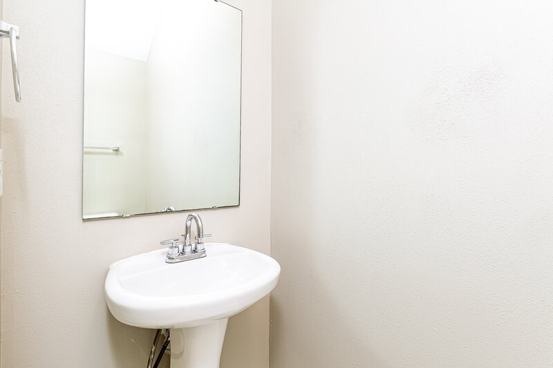 1,975/Mo, 4611 Meadowfield Rd Charlotte, NC 28215 Bathroom View