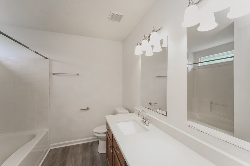 2,115/Mo, 2405 Liberton Ct Charlotte, NC 28216 Main Bathroom View