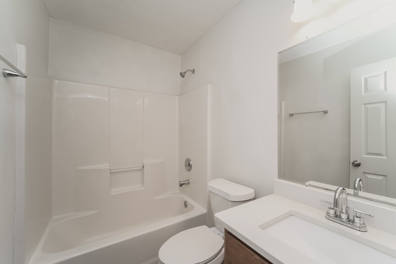 2,115/Mo, 2405 Liberton Ct Charlotte, NC 28216 Bathroom View