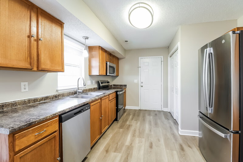 1,870/Mo, 4834 Hopewood Lane Charlotte, NC 28216 Kitchen View 2