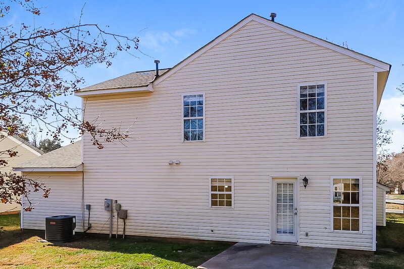 1,870/Mo, 4834 Hopewood Lane Charlotte, NC 28216 Rear View