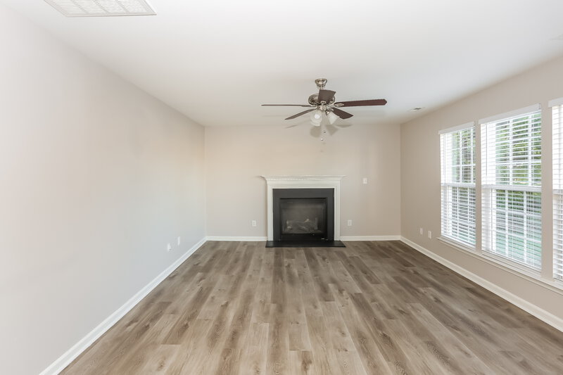 2,215/Mo, 14219 Riding Hill Ave Charlotte, NC 28213 Family Room View
