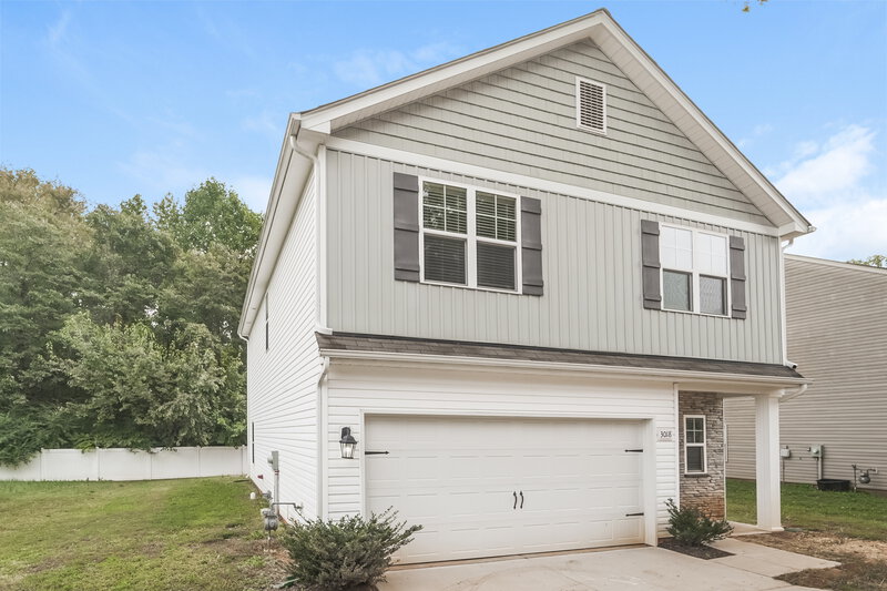 1,990/Mo, 3018 Hubbard Road Charlotte, NC 28269 Front View