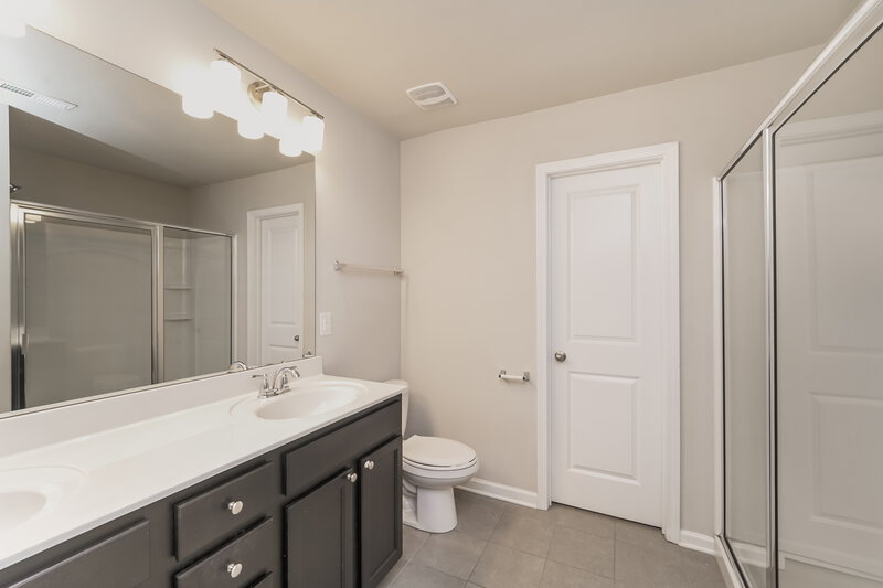 1,990/Mo, 3018 Hubbard Road Charlotte, NC 28269 Main Bathroom View