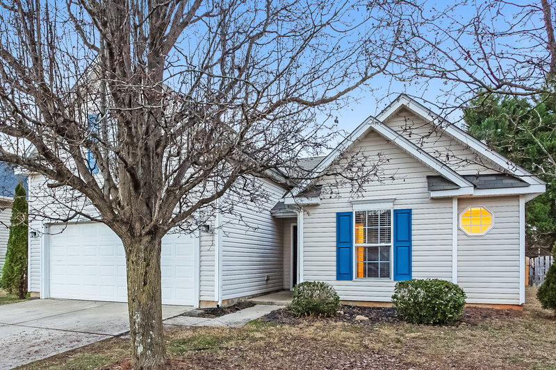 1,985/Mo, 8224 Fox Swamp Rd Charlotte, NC 28215 Front View 2