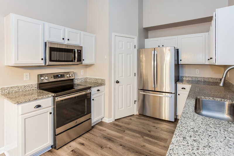 1,985/Mo, 8224 Fox Swamp Rd Charlotte, NC 28215 Kitchen View