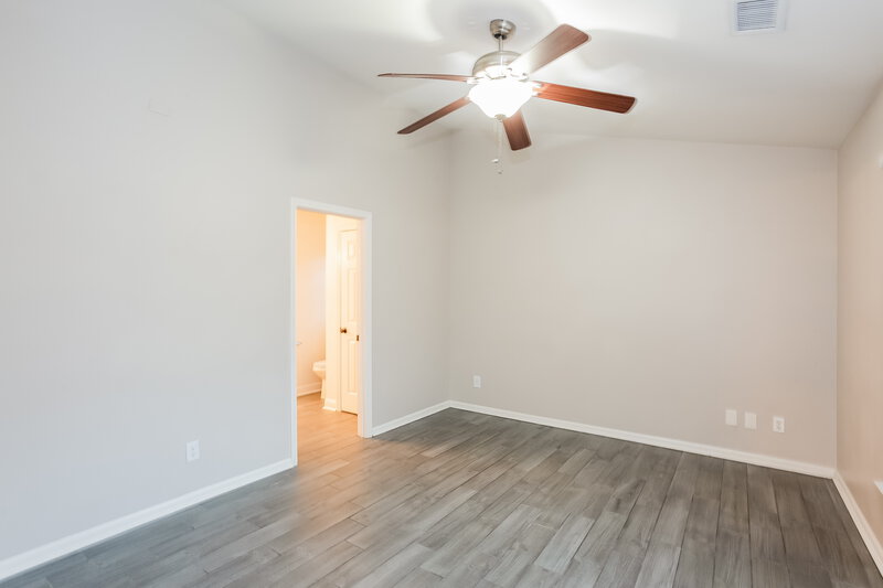 1,985/Mo, 8224 Fox Swamp Rd Charlotte, NC 28215 Main Bedroom View