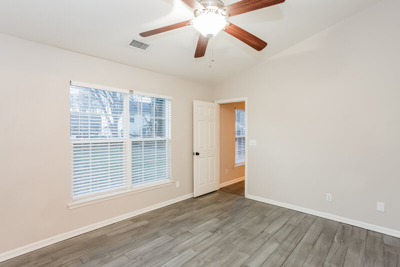 1,985/Mo, 8224 Fox Swamp Rd Charlotte, NC 28215 Main Bedroom View 2