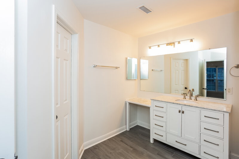 1,985/Mo, 8224 Fox Swamp Rd Charlotte, NC 28215 Bathroom View