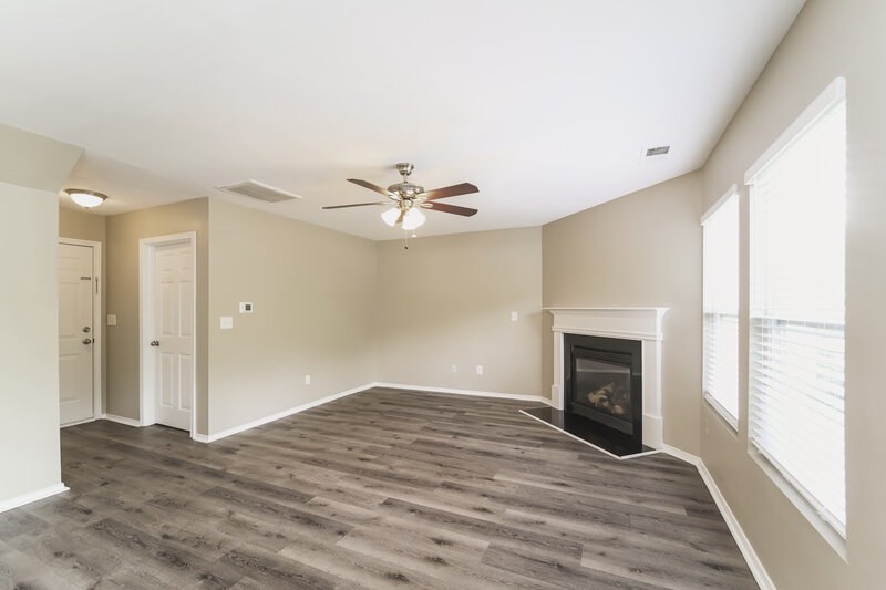 2,235/Mo, 3804 Larkhaven Village Drive Charlotte, NC 28215 Living Room View