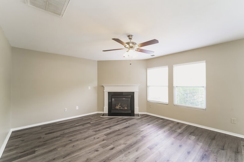 2,235/Mo, 3804 Larkhaven Village Drive Charlotte, NC 28215 Living Room View 2