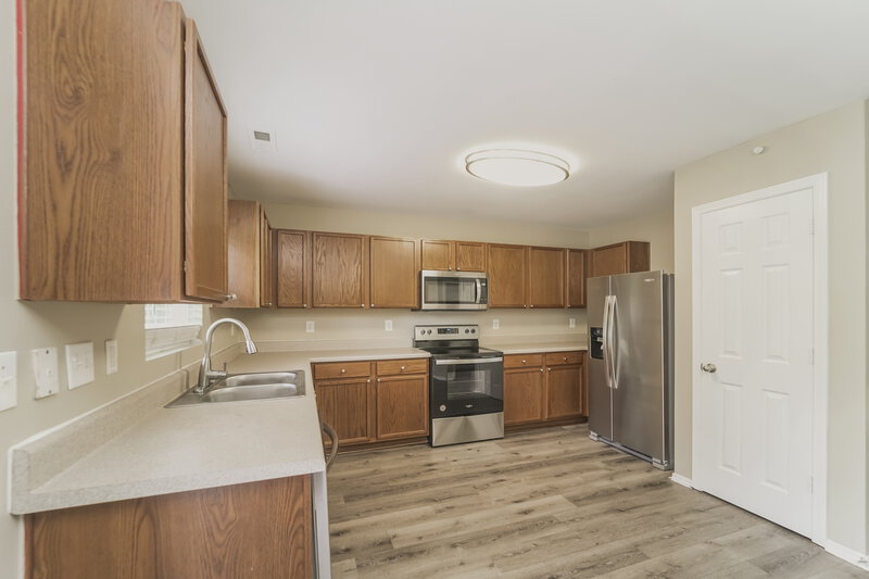 2,235/Mo, 3804 Larkhaven Village Drive Charlotte, NC 28215 Kitchen View