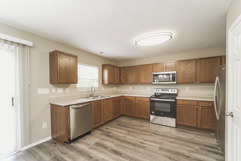 2,235/Mo, 3804 Larkhaven Village Drive Charlotte, NC 28215 Kitchen View 2