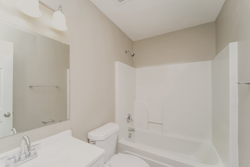 2,235/Mo, 3804 Larkhaven Village Drive Charlotte, NC 28215 Main Bathroom View
