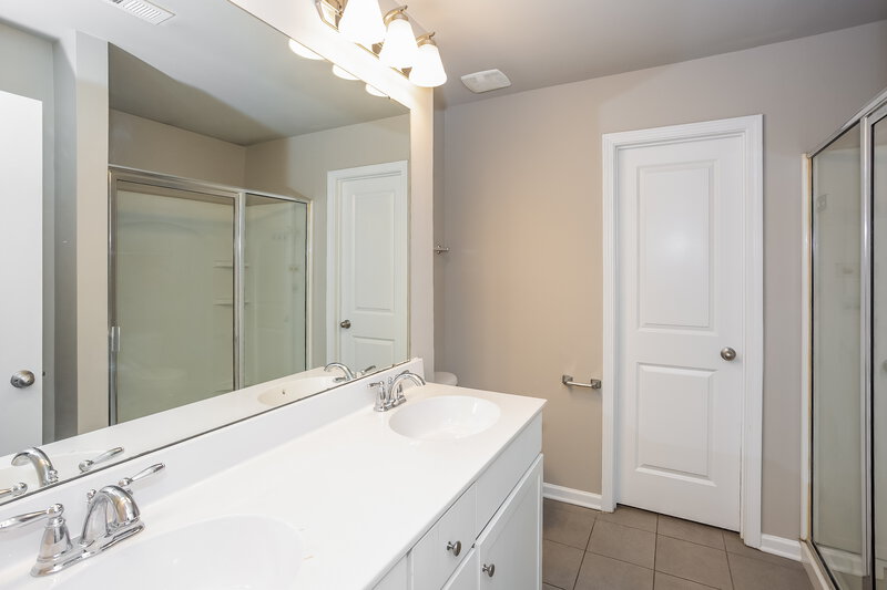2,280/Mo, 6511 Rumple Road Charlotte, NC 28262 Main Bathroom View