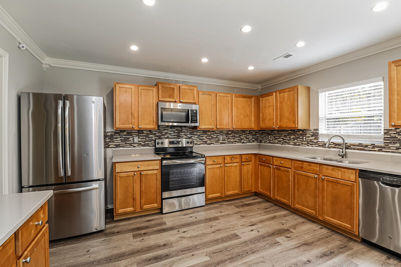 2,570/Mo, 3626 Larkhaven Village Dr Charlotte, NC 28215 Kitchen View