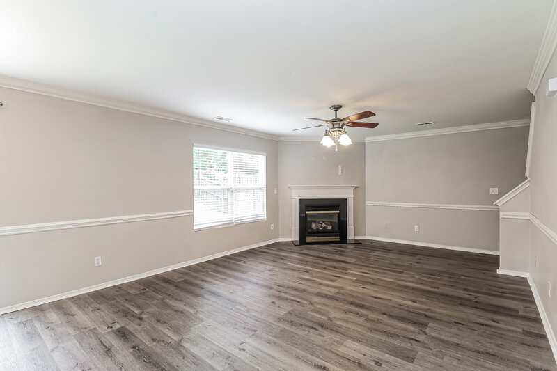 2,570/Mo, 3626 Larkhaven Village Dr Charlotte, NC 28215 Family Room View 2