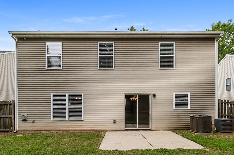 2,570/Mo, 3626 Larkhaven Village Dr Charlotte, NC 28215 Rear View
