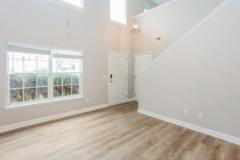 1,870/Mo, 1209 Willow Bridge Ct Charlotte, NC 28216 Living Room View 2