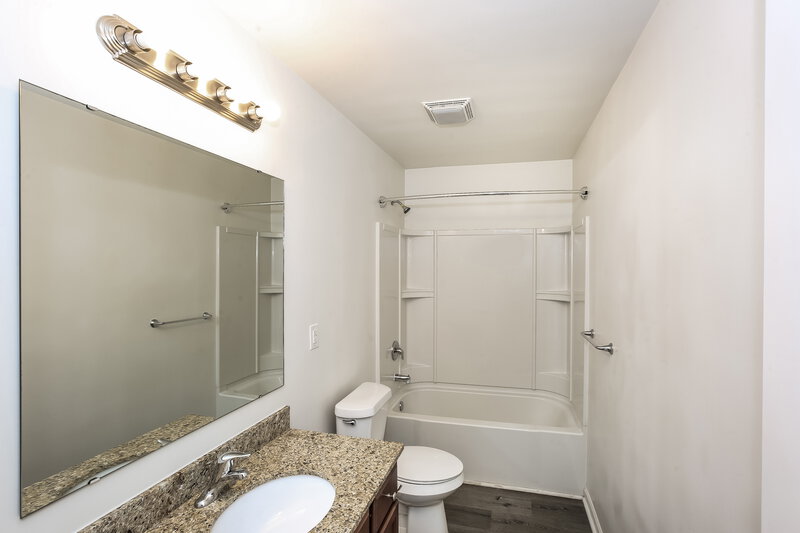 1,865/Mo, 1049 Joselynn Dr Gastonia, NC 28054 Bathroom View