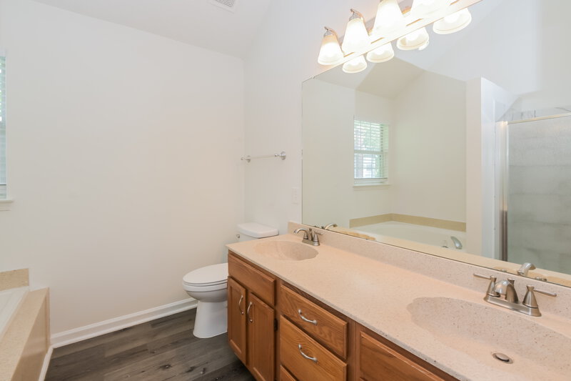2,235/Mo, 11319 Valerian Ct Charlotte, NC 28213 Main Bathroom View