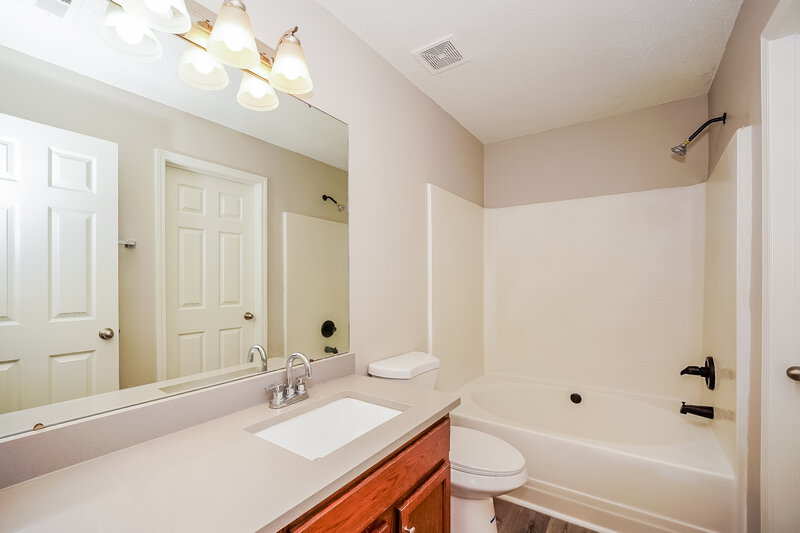 2,030/Mo, 15252 Eric Kyle Dr Huntersville, NC 28078 Main Bathroom View