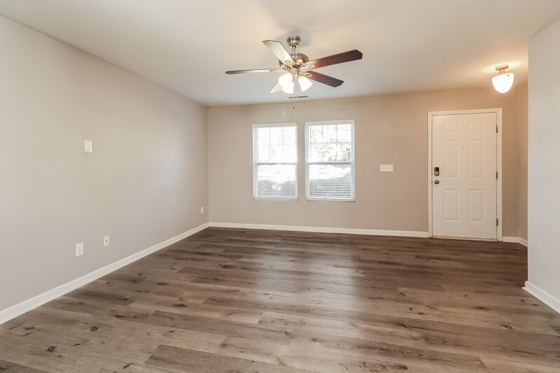 1,900/Mo, 7211 Waldon Park Ln Charlotte, NC 28214 Living Room View