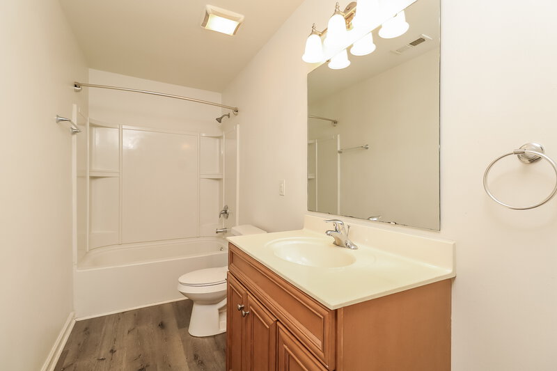 1,900/Mo, 7211 Waldon Park Ln Charlotte, NC 28214 Bathroom View