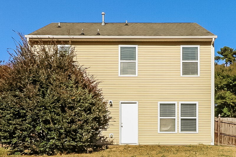 1,900/Mo, 7211 Waldon Park Ln Charlotte, NC 28214 Rear View