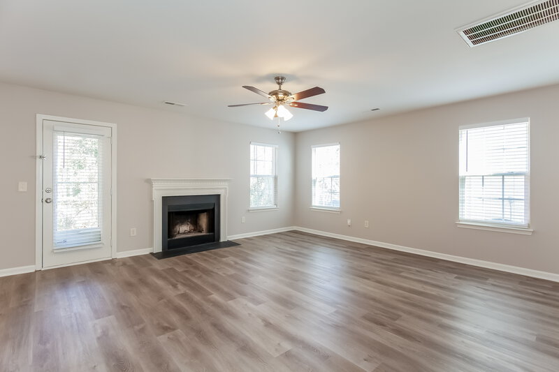 2,000/Mo, 4025 Fifendrum Ln Charlotte, NC 28216 Living Room View