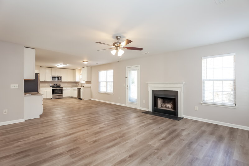 2,000/Mo, 4025 Fifendrum Ln Charlotte, NC 28216 Living Room View 2