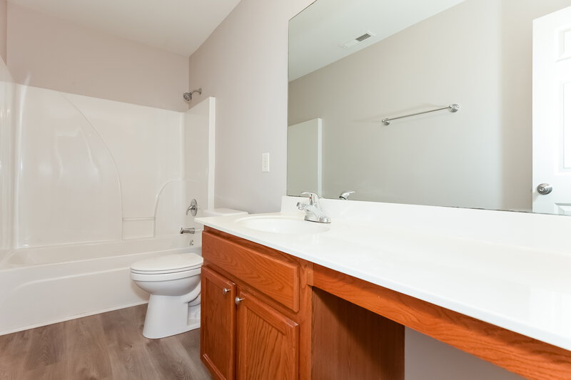 2,000/Mo, 4025 Fifendrum Ln Charlotte, NC 28216 Master Bathroom View