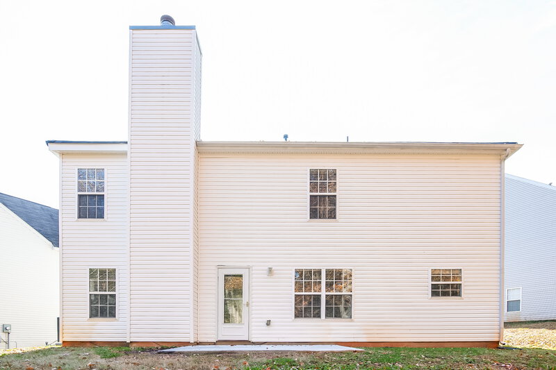 2,000/Mo, 4025 Fifendrum Ln Charlotte, NC 28216 Rear View