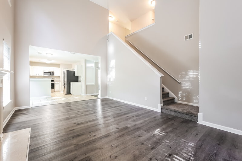 2,365/Mo, 7424 Baylor Way Ct Charlotte, NC 28215 Living Room View 2