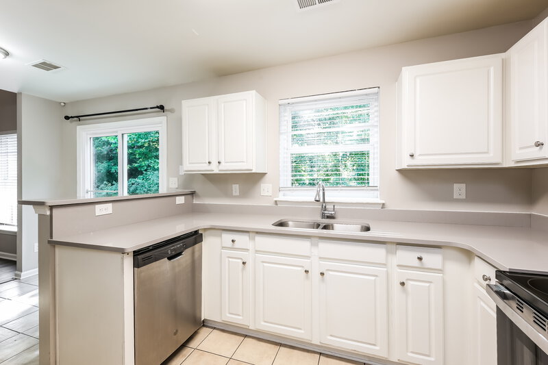2,365/Mo, 7424 Baylor Way Ct Charlotte, NC 28215 Kitchen View 2