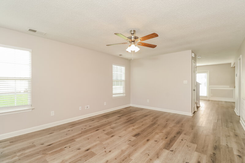 1,935/Mo, 605 Overlook Rd Lowell, NC 28098 Living Room View