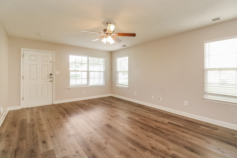 1,935/Mo, 605 Overlook Rd Lowell, NC 28098 Living Room View 2