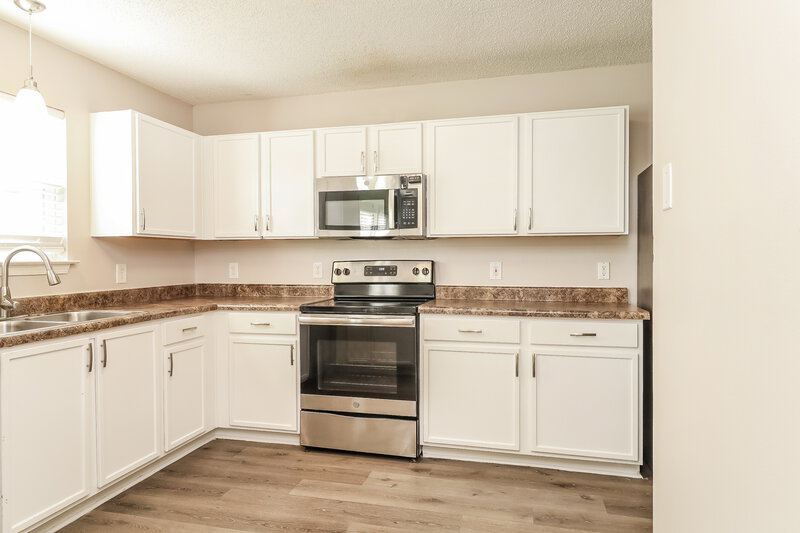 1,935/Mo, 605 Overlook Rd Lowell, NC 28098 Kitchen View