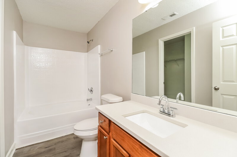 1,935/Mo, 605 Overlook Rd Lowell, NC 28098 Main Bathroom View